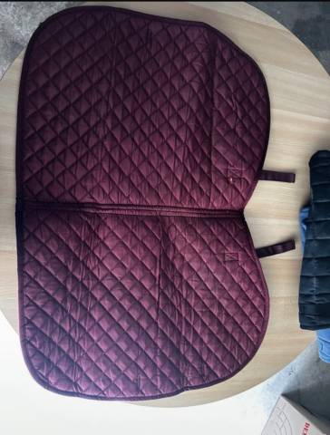 Tapis bordeaux 