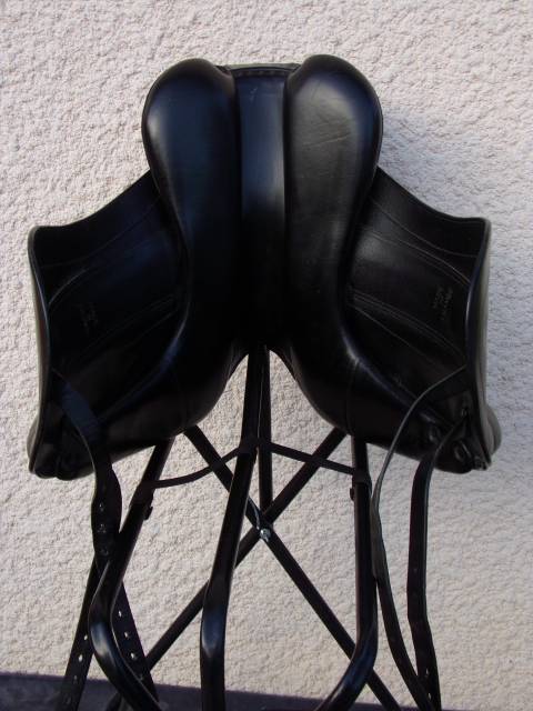 Selle Dressage Childeric DGP 17'5 petit prix