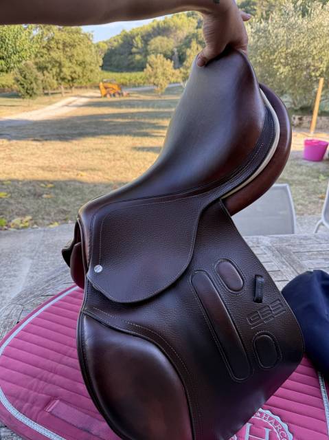 Selle GBS sellier 16,5 pouces 