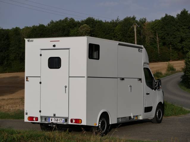 Renault Master L3 stalle caisse chevaux neuve 