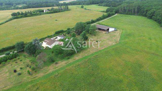 Propri&eacute;t&eacute; en pierre sur 10ha au calme