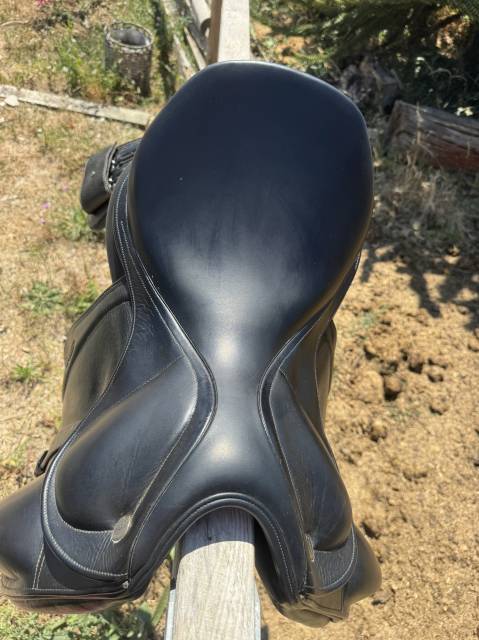 Selle Ikonic Dressage 17