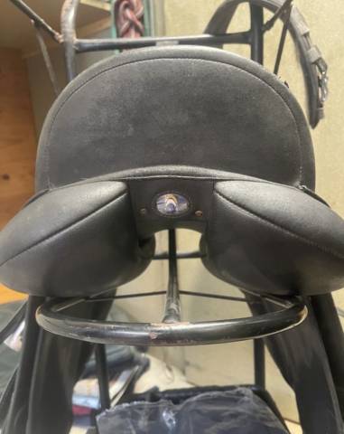 Selle de dressage Isabelle Werth 16,5 pouces
