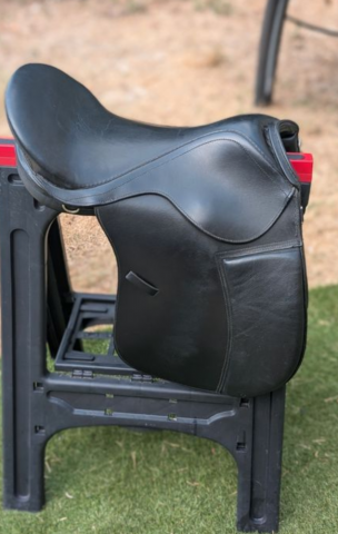 Selle de dressage taille adulte