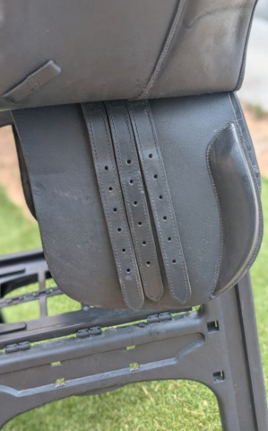 Selle de dressage taille adulte