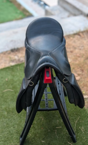 Selle de dressage taille adulte