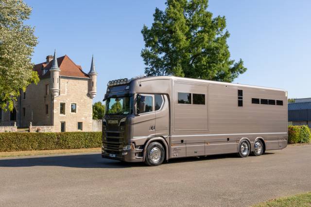 Camion PL  Scania S660 V8 Roelofsen
