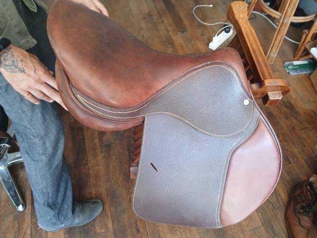 Selle neuve ar&ccedil;onerie fran&ccedil;aise 