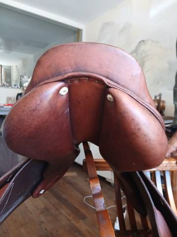 Selle neuve ar&ccedil;onerie fran&ccedil;aise 
