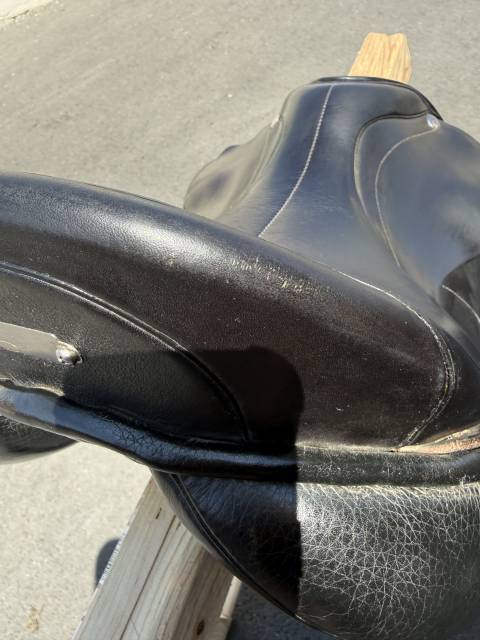 Selle de dressage Zaldi Mot &ndash; 17,5&rdquo; &ndash; Ann&eacute;e 2020 