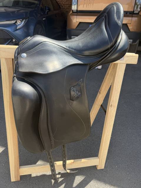 Selle de dressage Zaldi Mot &ndash; 17,5&rdquo; &ndash; Ann&eacute;e 2020 