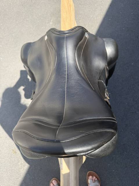 Selle de dressage Zaldi Mot &ndash; 17,5&rdquo; &ndash; Ann&eacute;e 2020 