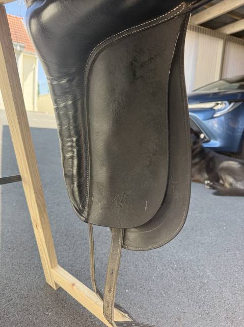 Selle de dressage Zaldi Mot &ndash; 17,5&rdquo; &ndash; Ann&eacute;e 2020 