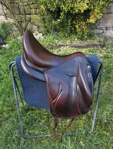Selle de dressage Devoucoux