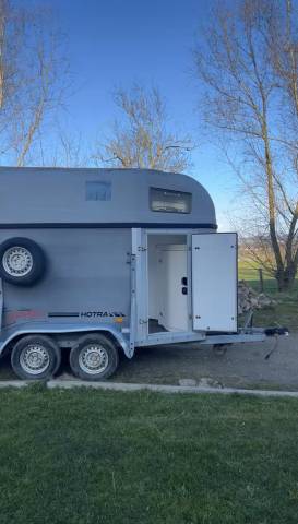 Van 2 places avec sellerie &agrave; vendre 