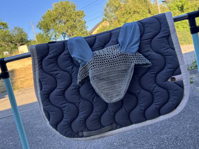Tapis de selle SILVER CROWN + bonnet assorti