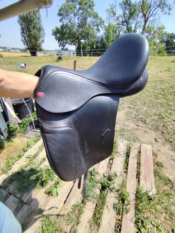 Selle Kent and Master Low Wither Dressage 17 