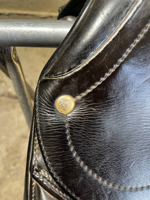 Selle de dressage 