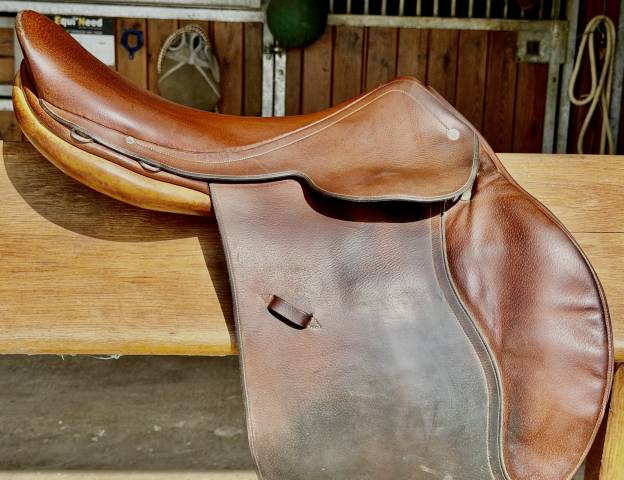 Tr&egrave;s belle selle Herm&egrave;s mixte.&nbsp;