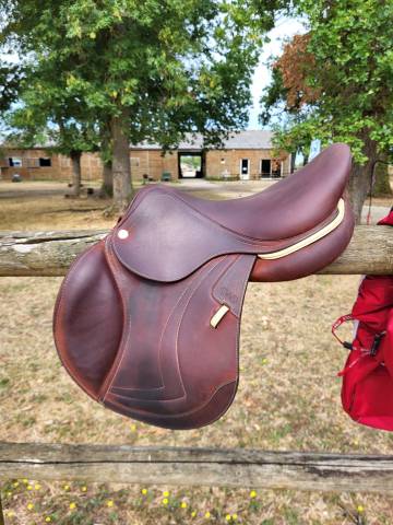 Selle CWD taille 17 ann&eacute;e 2024