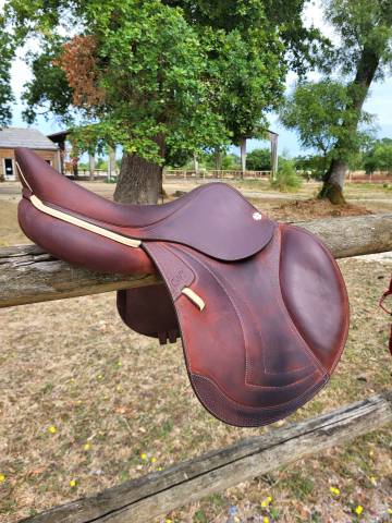 Selle CWD taille 17 ann&eacute;e 2024
