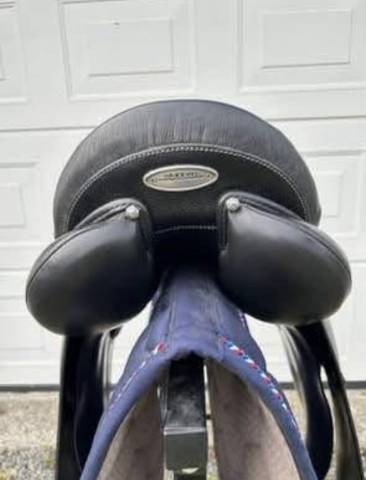 Selle de dressage 
