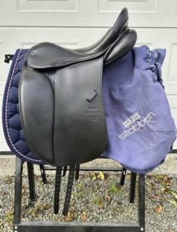 Selle de dressage 