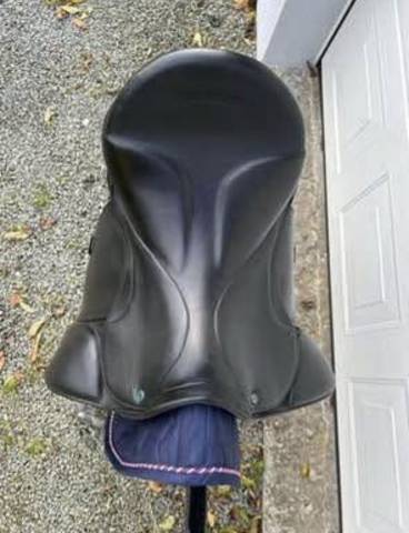 Selle de dressage 