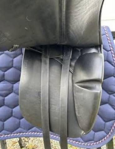 Selle de dressage 