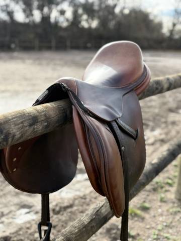 Selle childeric 17 pouces Marron