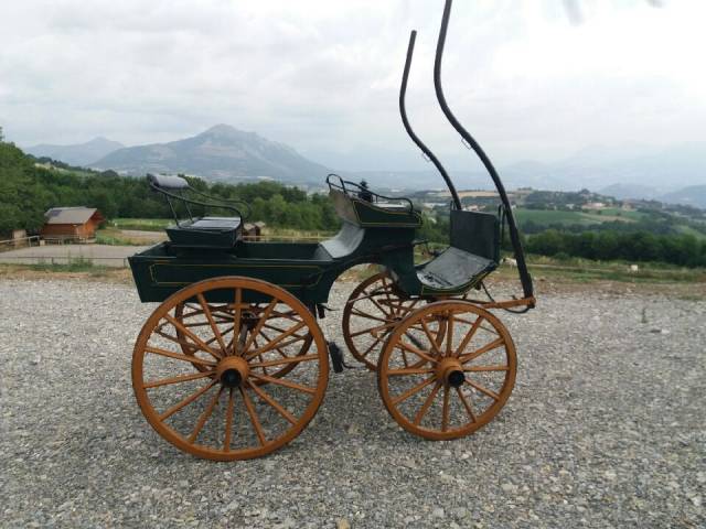 Voiture hippomobile