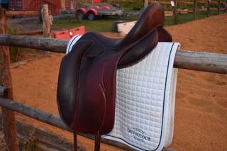 Selle devoucoux dressage 17,5