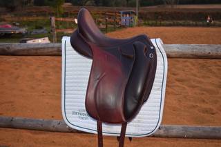 Selle devoucoux dressage 17,5