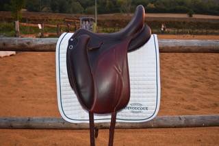 Selle devoucoux dressage 17,5