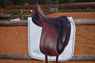 Selle devoucoux dressage 17,5