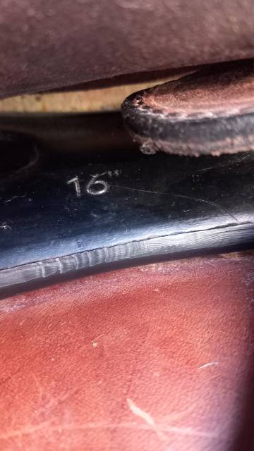 Selle randonn&eacute;e Podium cuir 16'' compl&egrave;te 