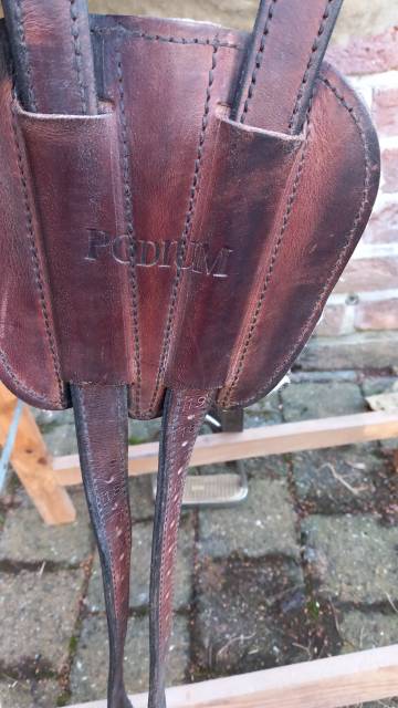 Selle randonn&eacute;e Podium cuir 16'' compl&egrave;te 
