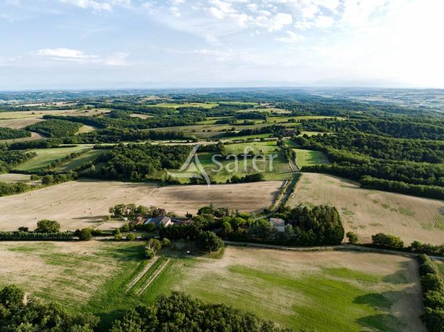 Maison de campagne avec ferme accompagn&eacute;es de terres irrigu&eacute;es