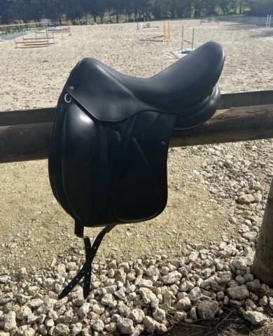 Selle de dressage Devoucoux 