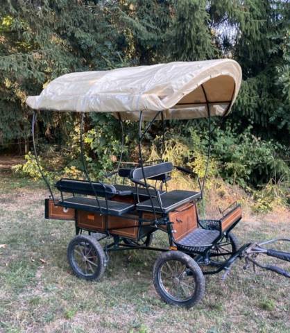 Cal&egrave;che wagonnette 1 ou 2 poneys avec b&acirc;che