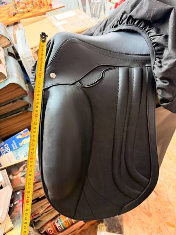   Selle de dressage double quartier , taille 16, neuve,