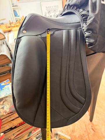   Selle de dressage double quartier , taille 16, neuve,