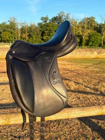 Selle dressage Herv&eacute; Godignon One noir 17,5