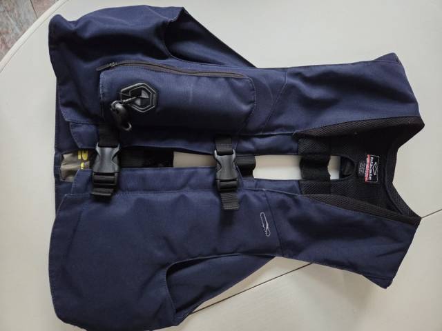 gilet airbag Hit Air T. Small bleu marine TB &eacute;tat