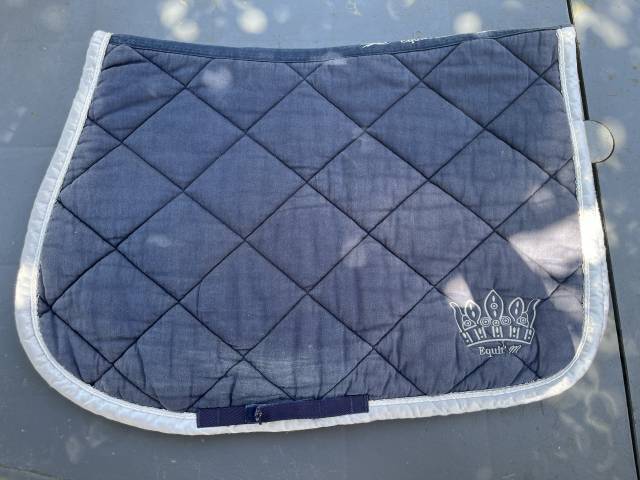 Tapis bleu marine 