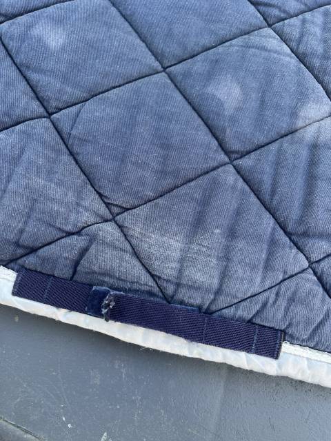 Tapis bleu marine 