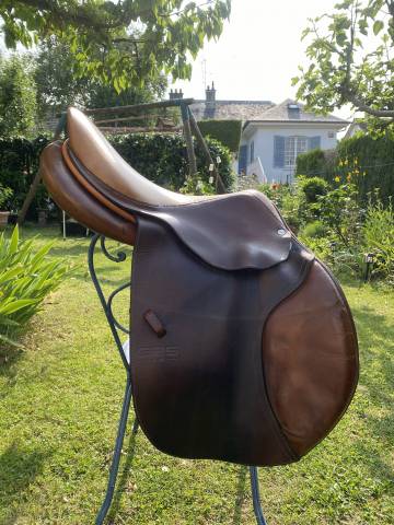 Selle GBS 17 &ndash; si&egrave;ge semi-creux &ndash; tr&egrave;s bon &eacute;tat