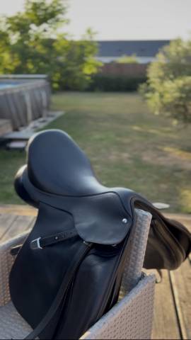 Selle Bates taille 17