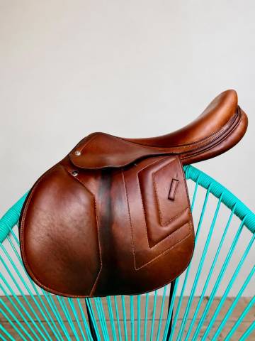 Selle Renaissance doublee veau 18 pouces