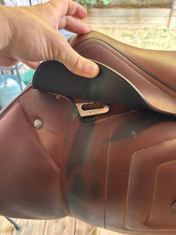 Selle Renaissance doublee veau 18 pouces